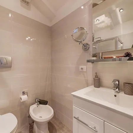 Apartman Modern Airconditioned 2-bedroom Lake Escape
